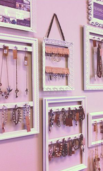 Frame-Gallery-Jewelry-Display