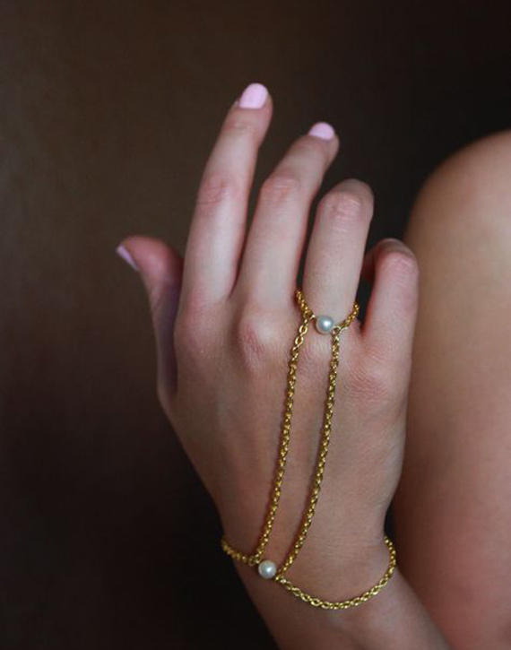 Pearl-Hand-Chain-Bracelet